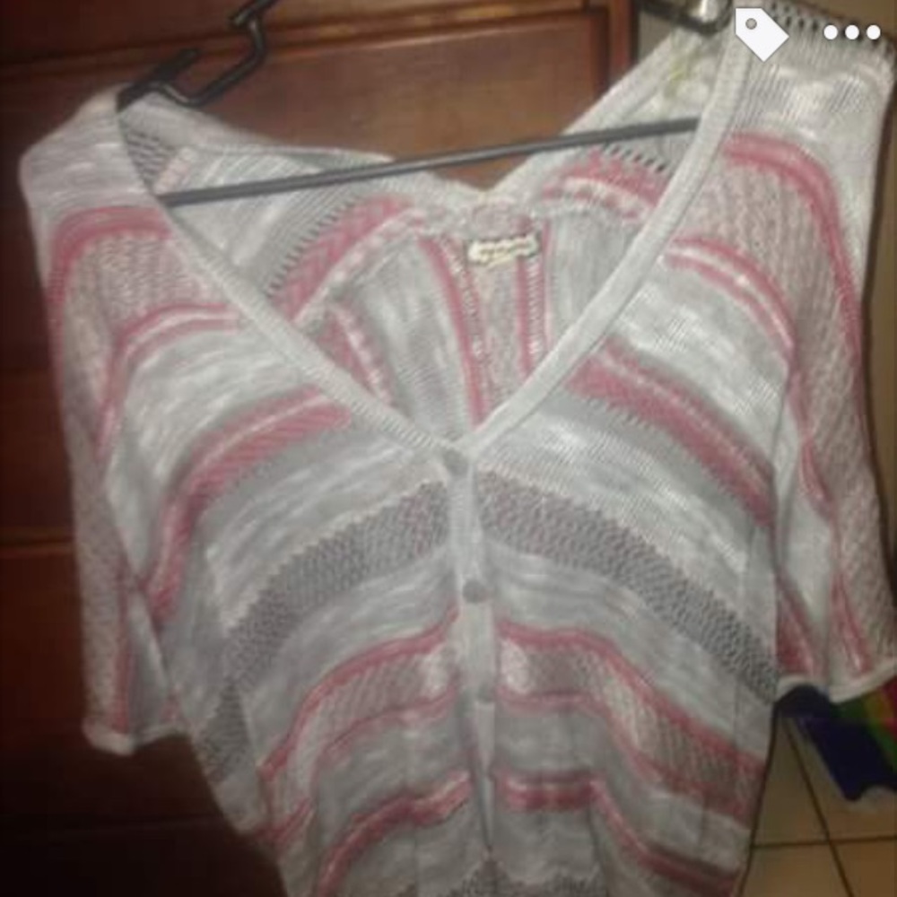 Hi-lo short sleeve button sweater