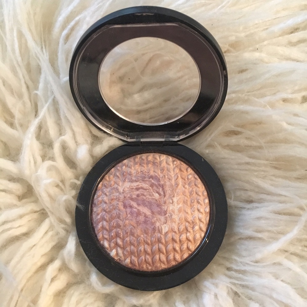 LIMITED EDITION MAC Highlight