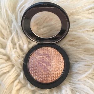 LIMITED EDITION MAC Highlight