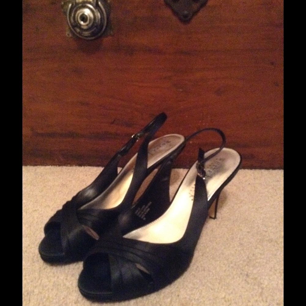 WHBM 👠 New Listing