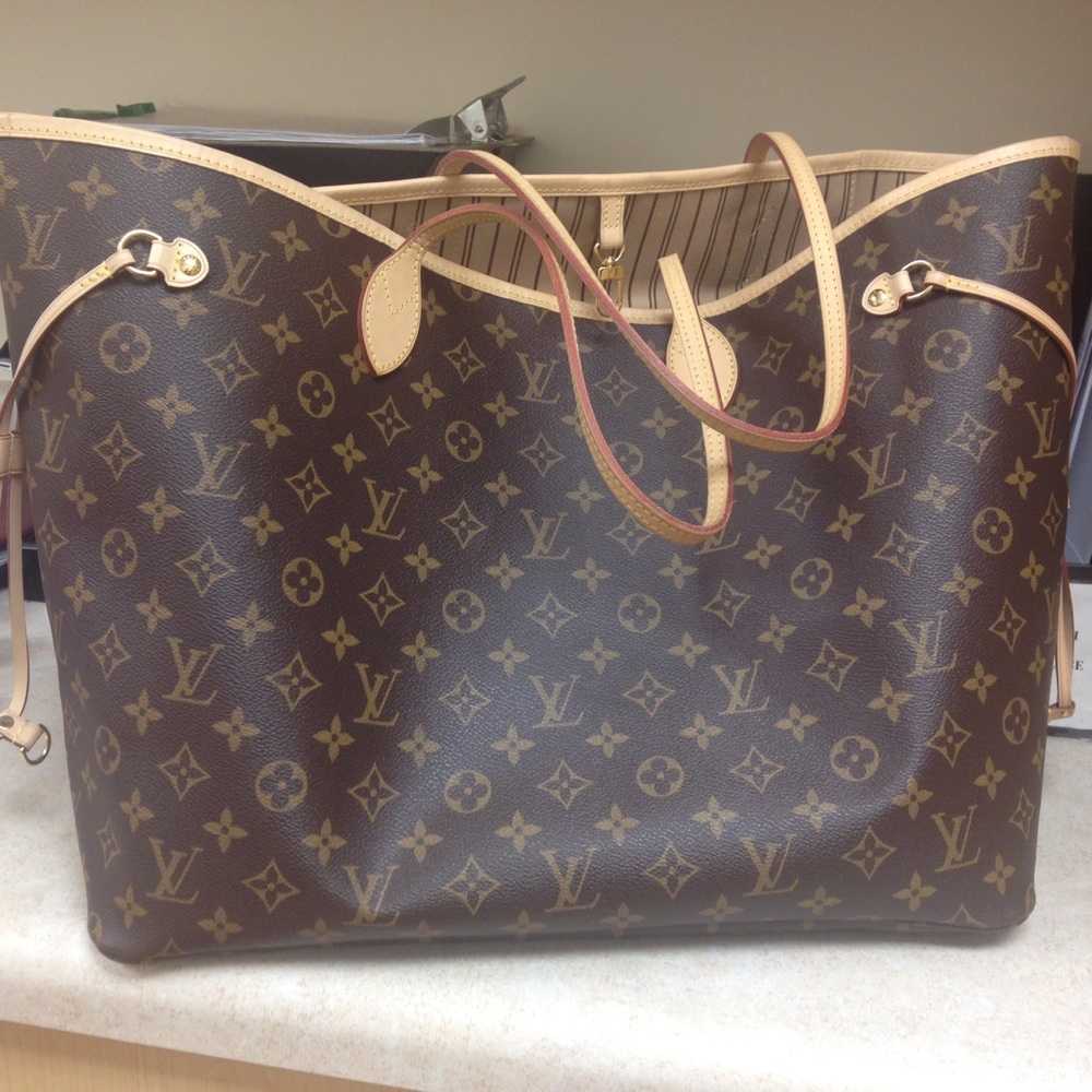 Monogram Neverfull GM, Like new! No trades.
