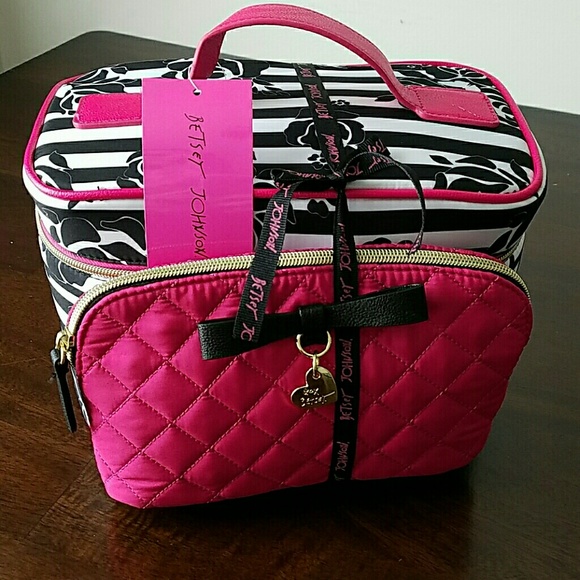 Betsey Johnson Handbags - 🌹NWT-BETSEY JOHNSON LRG TRAVEL BAGS!