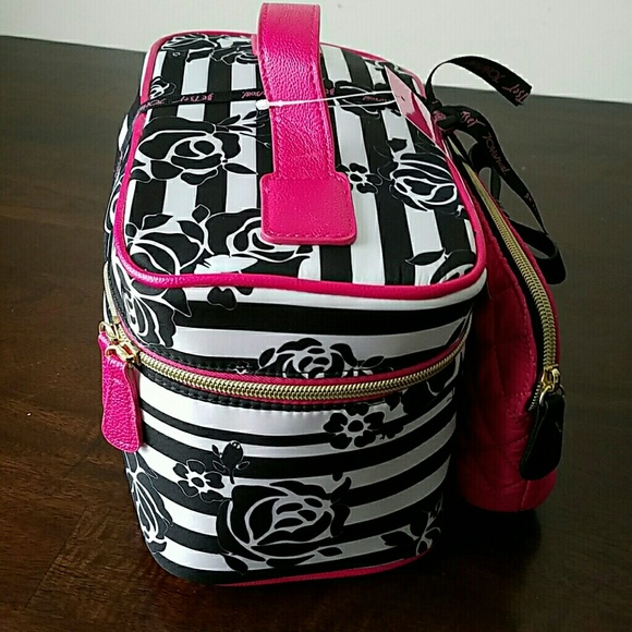 🌹NWT-BETSEY JOHNSON LRG TRAVEL BAGS! - Picture 6 of 8