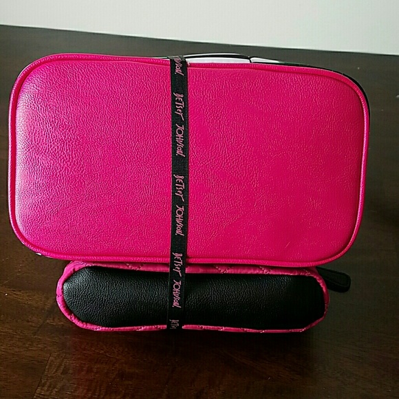 🌹NWT-BETSEY JOHNSON LRG TRAVEL BAGS! - Picture 7 of 8