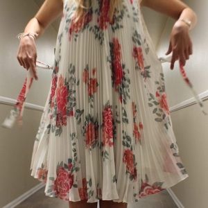 Free People Floral Mini 👗!