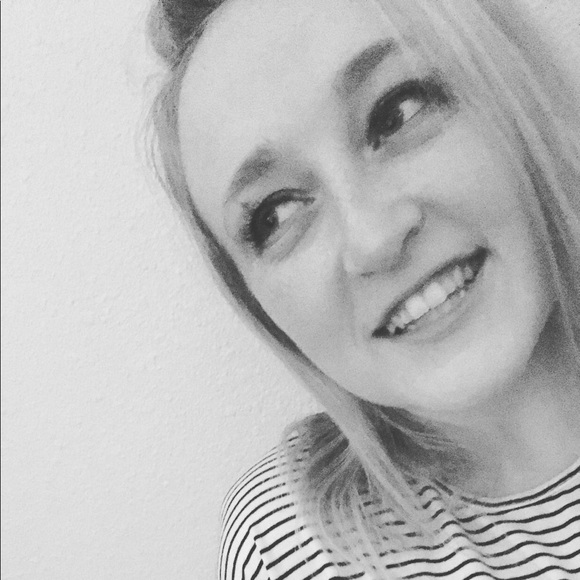 Meet your Posher, Liz - Picture 3 of 3