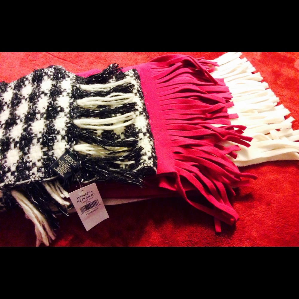 NWT, Banana Republic lamb wool scarf