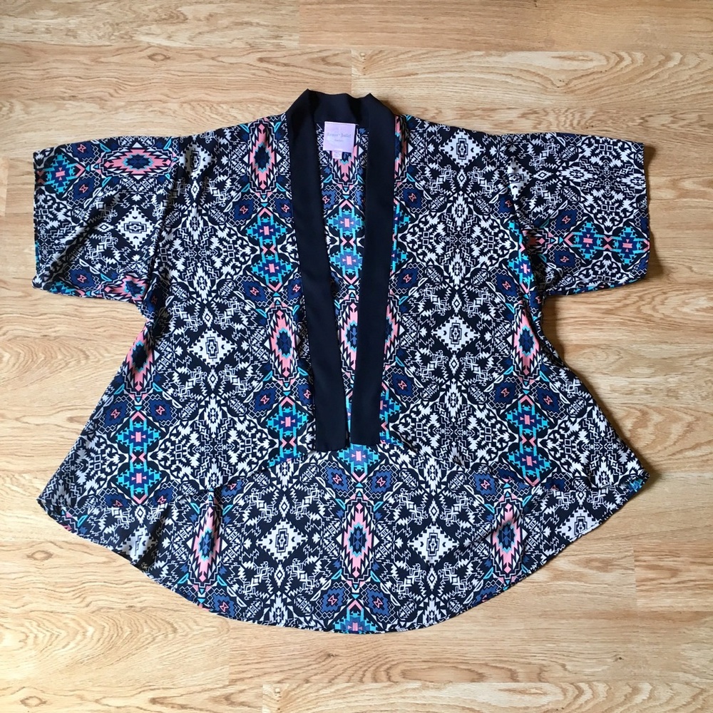 Romeo + Juliet Couture Aztec Print Kimono