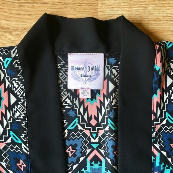 Romeo + Juliet Couture Aztec Print Kimono - Picture 3 of 6