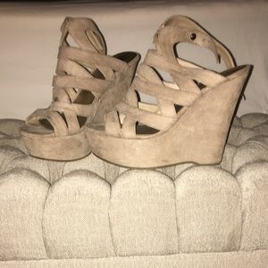 Guess wedges