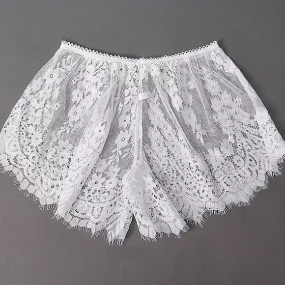 White Crochet Embroidered LACE COVERUP SHORTS NEW - Picture 2 of 3