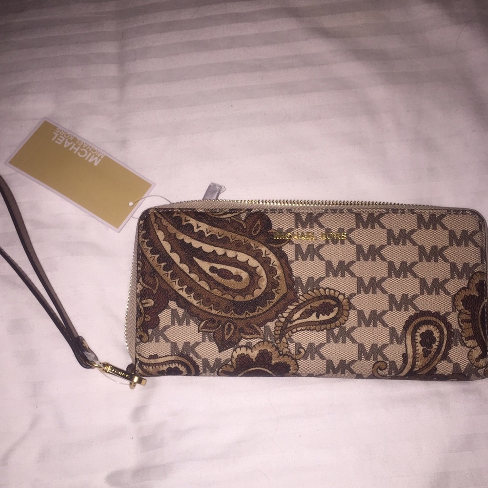 💥💥💥sold💥💥💥Michael Kors leather clutch/wallet