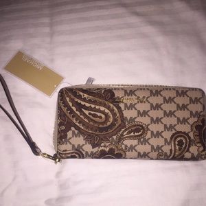 💥💥💥sold💥💥💥Michael Kors leather clutch/wallet