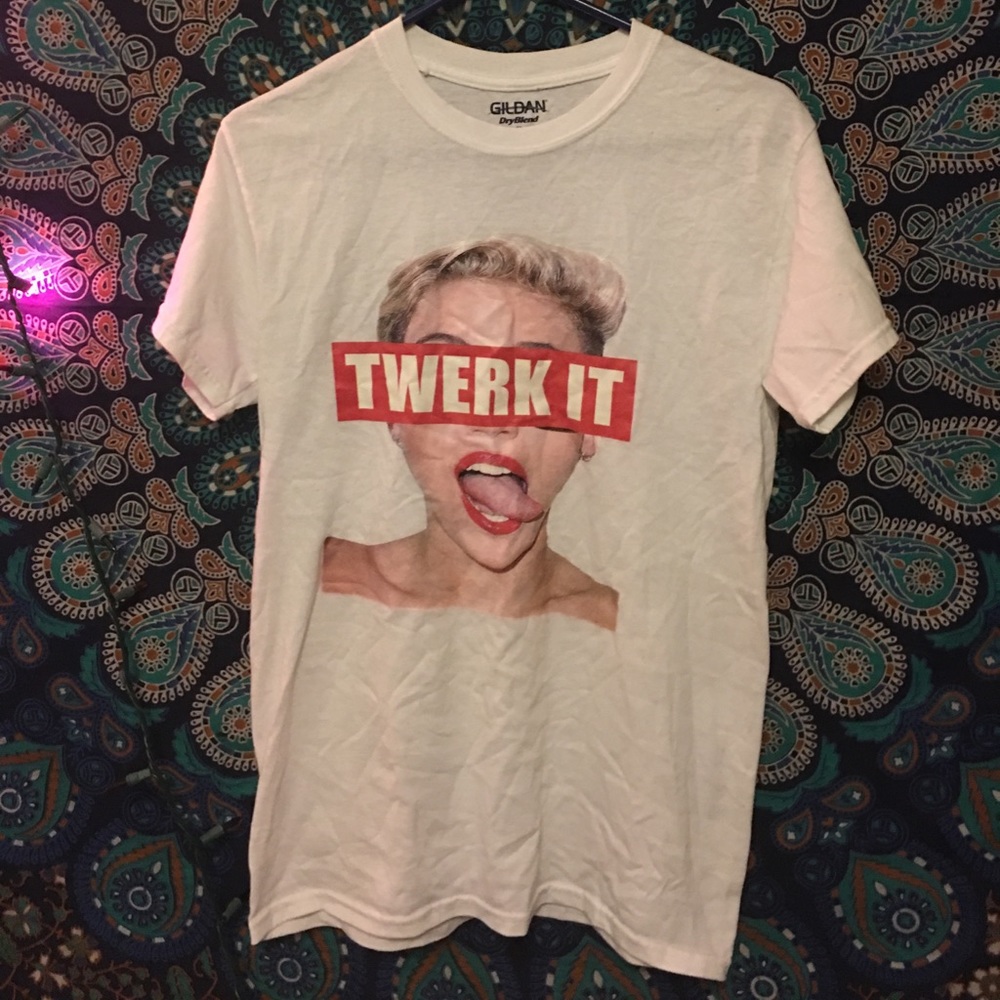 Miley Cyrus "Twerk It" Tee