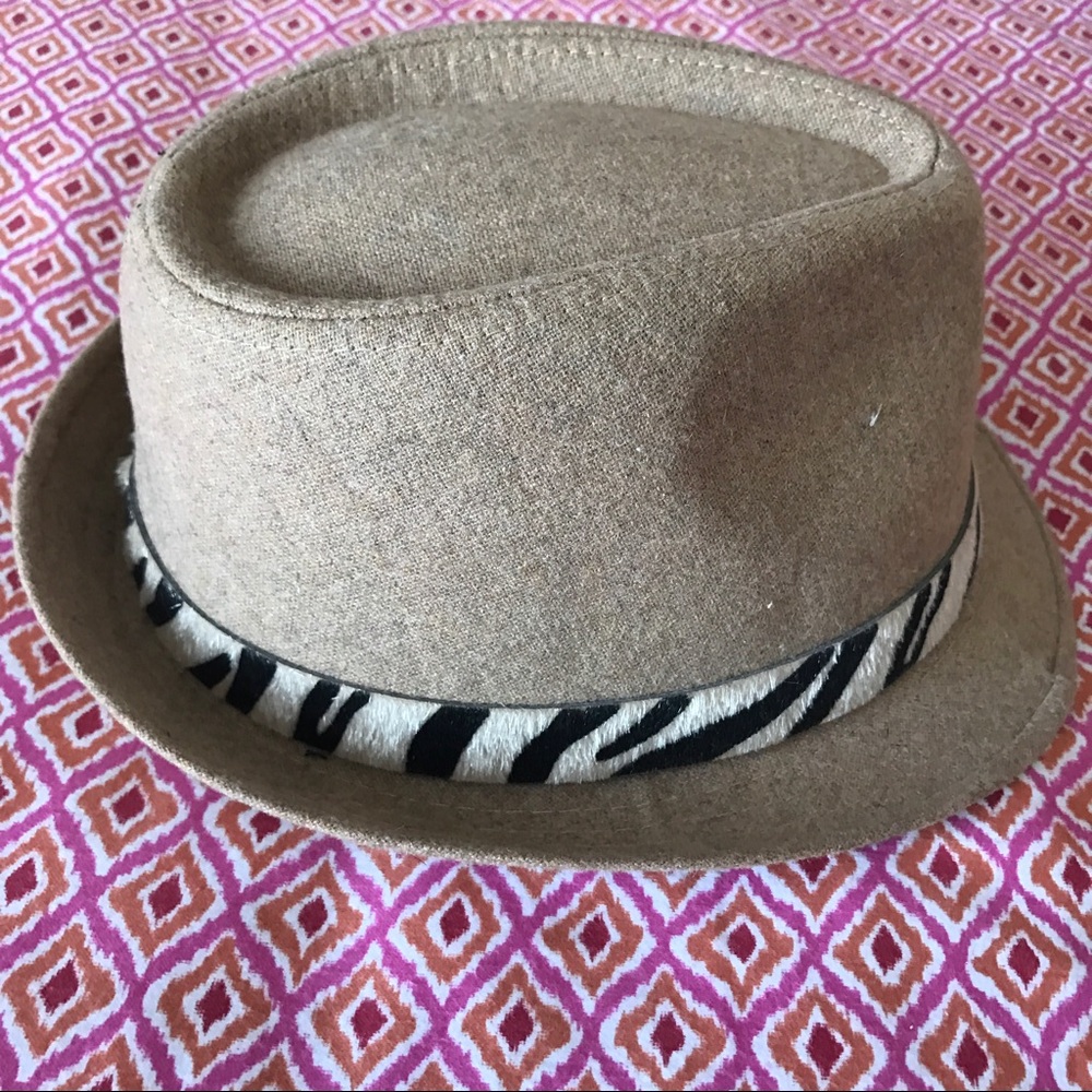 Tan hat