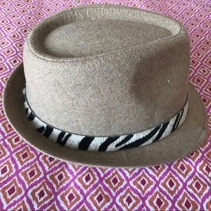 Tan hat