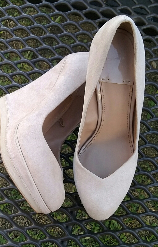 Stradivarius suede wedge super cute!