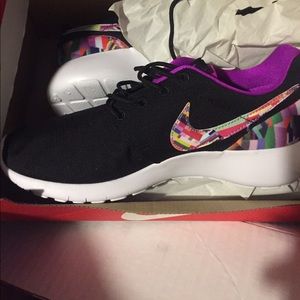 Youth Nike Roshe 6Y! A woman size 8 can also wear