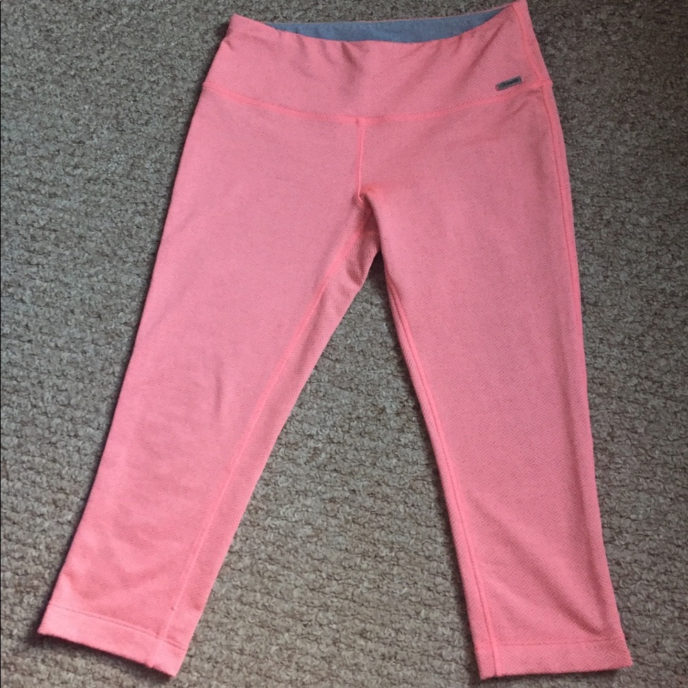 MPG by Mondetta Pink & Gray Chevron Capri Leggings