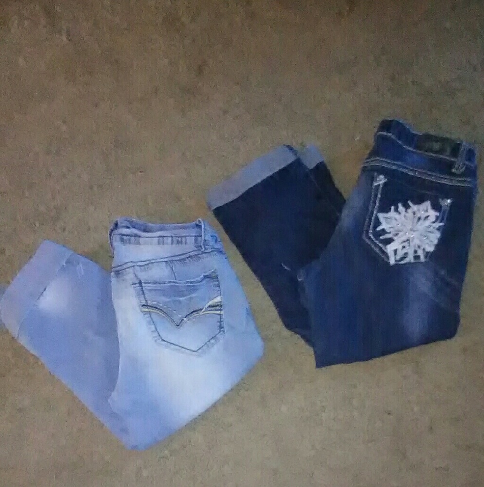 2 pairs of capris