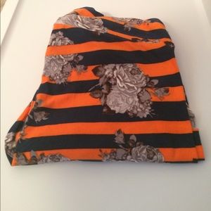 🦄 NWT LULAROE TC LEGGINGS