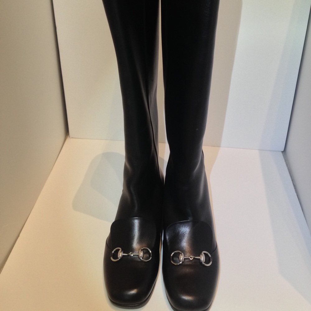 Authentic Gucci boots - fabulous condition w/ box