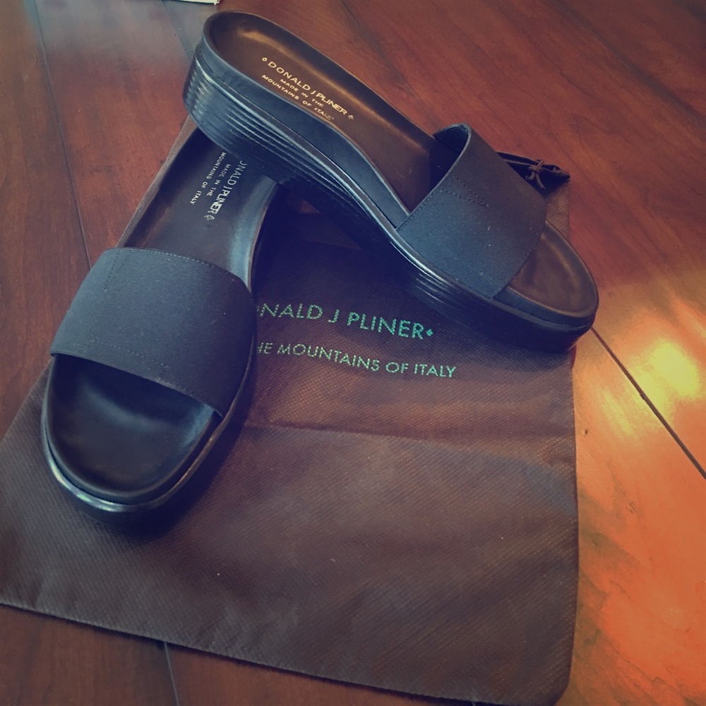 Donald Pliner Freia Sandals
