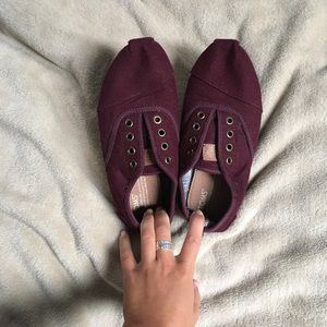 Toms maroon slip ons