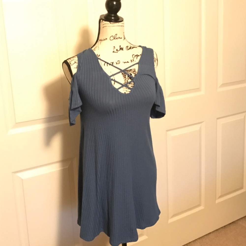 💙NWT! Denim blue Cold shoulder dress!