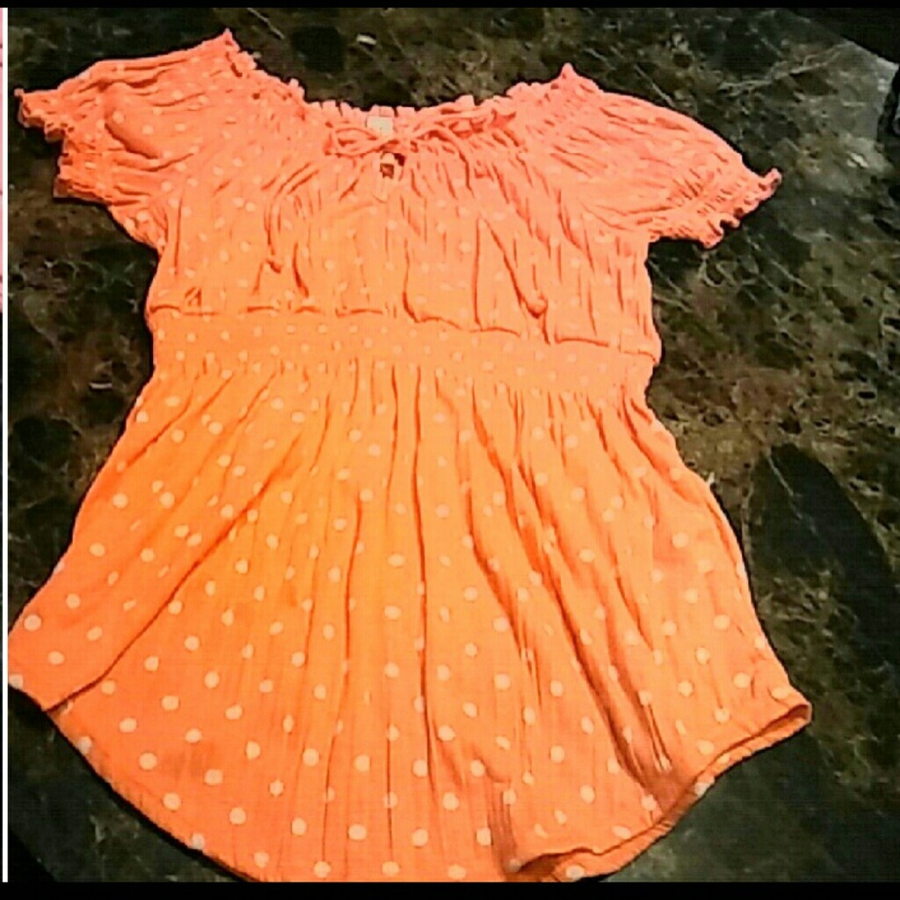 New poke a dot coral top