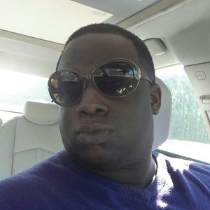 Meet your Posher, Derrick