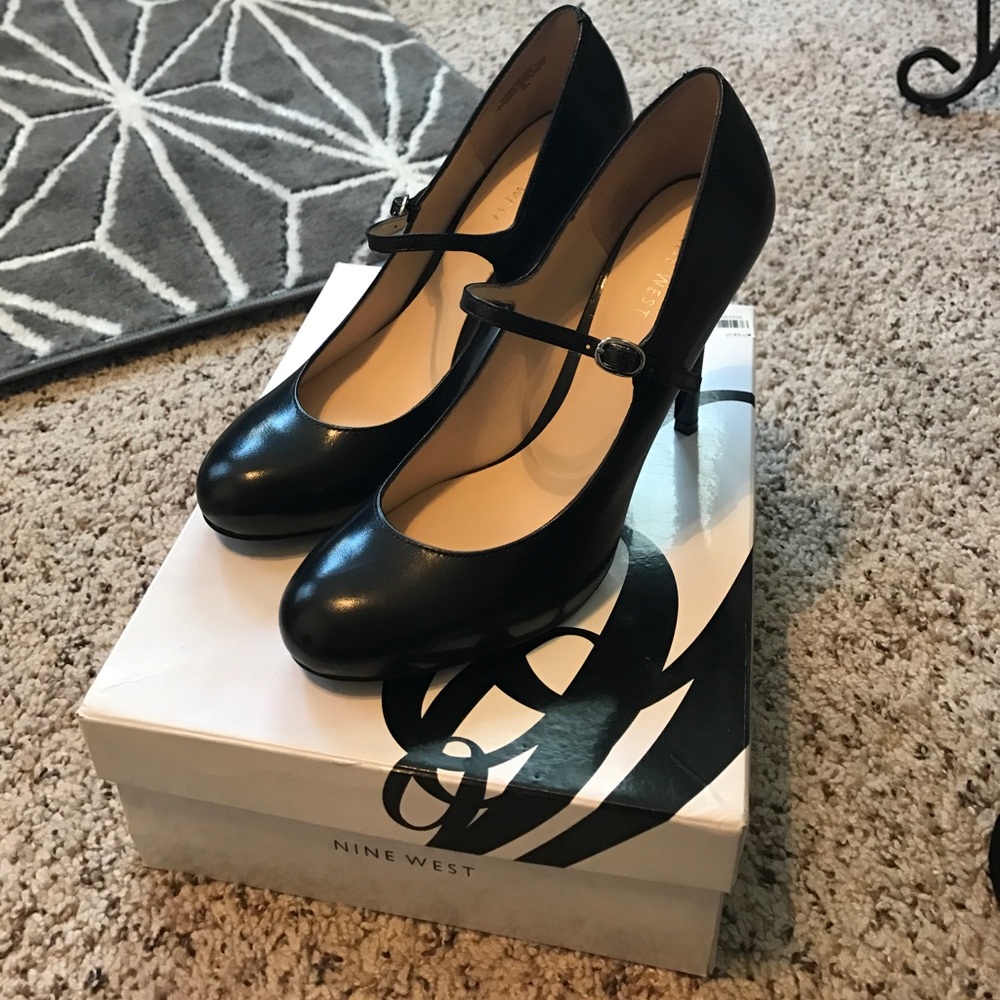 Nine West Size 7 Black Mary Janes