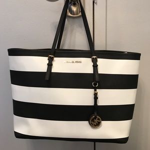 Michael Kors Black/White Medium Jet Set Tote