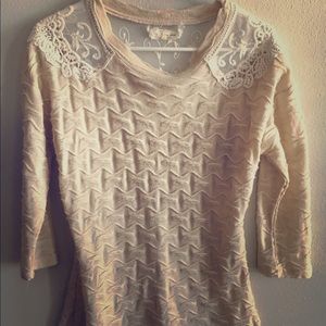 Cream knit shirt with lace detail