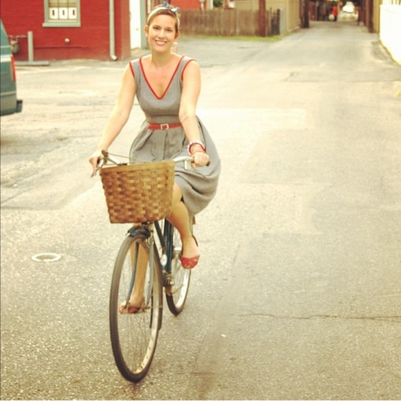 Meet your Posher, Amelia - Picture 2 of 5