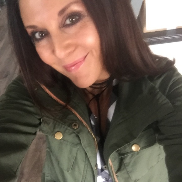 Meet your Posher, Chrissy - Picture 2 of 16