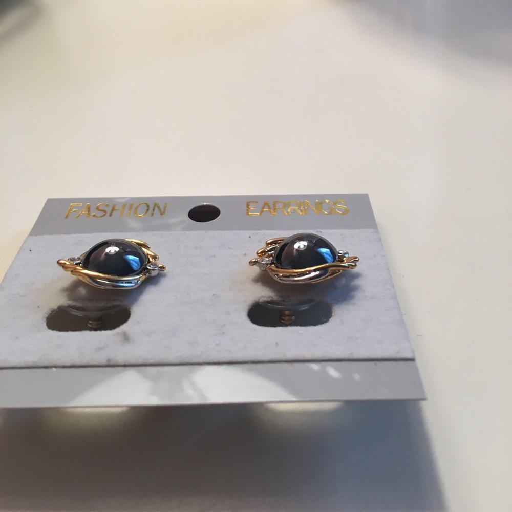 Post Earrings - image 6