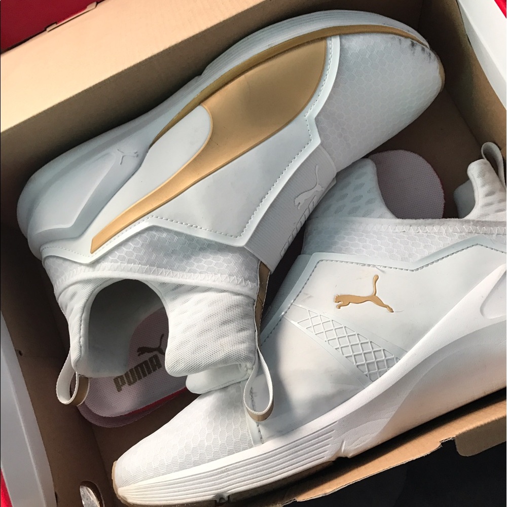 Kylie Jenner fierce gold pumas !❤