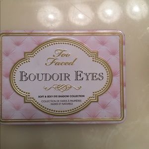 Too faced Boudoir eyes palette