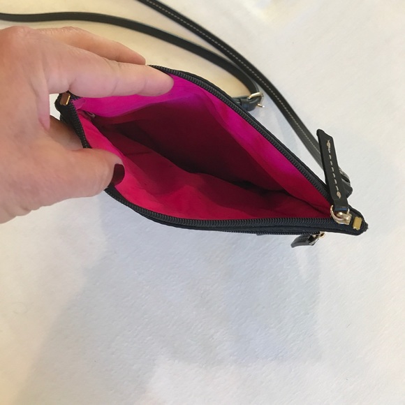 Dooney & Bourke nylon cross body w leather strap - Picture 3 of 4