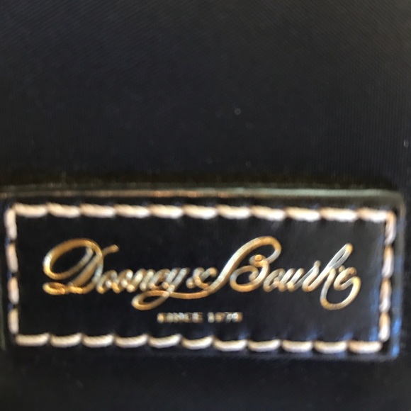 Dooney & Bourke nylon cross body w leather strap - Picture 4 of 4