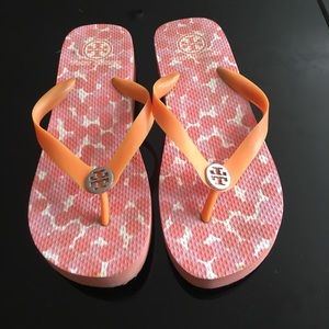 👀 Tory Burch Flip Flops! Perfect for Summer!