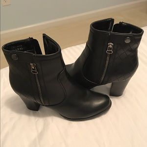 Women's black ankle boots size 8.5