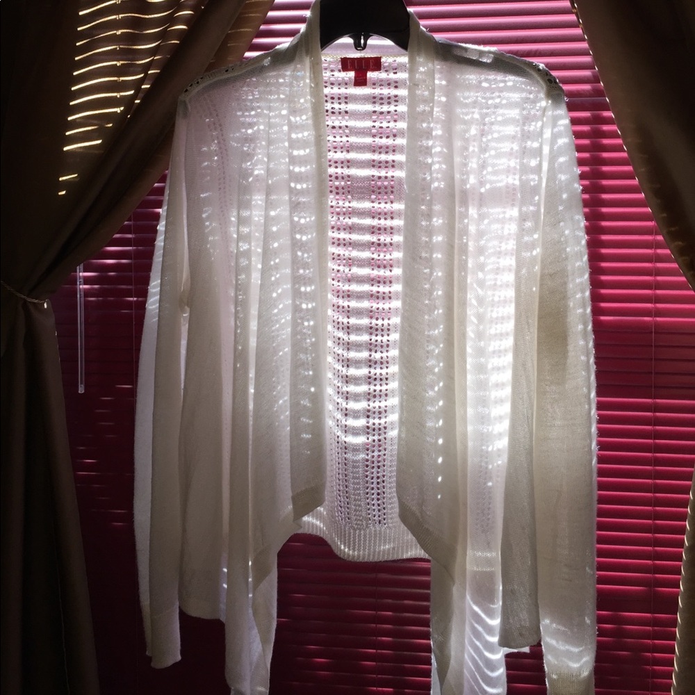 Elle lightweight sweater size large