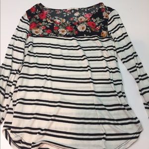 Le Liz Sutherlin Contrast Print Knit Top