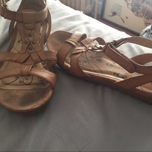 brown sandals size 9
