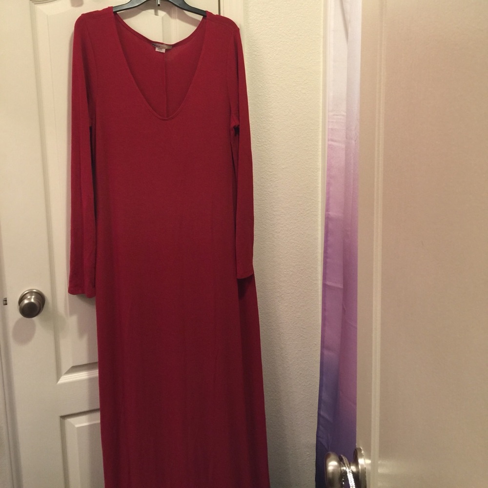 EXTRA LONG RED DRESS FROM ALLOY