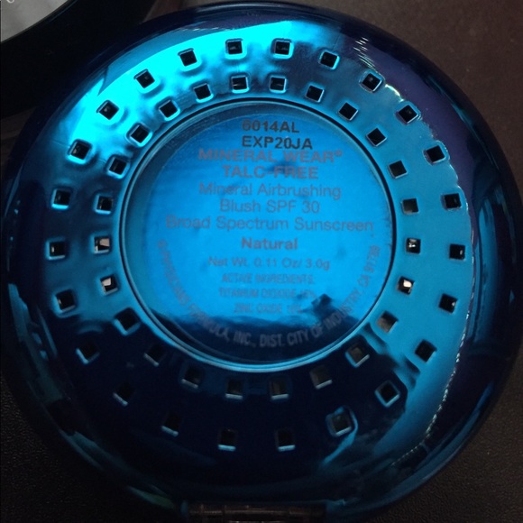 Bundle of Setting powder, highlight, & blush ✨✨ - Picture 5 of 8