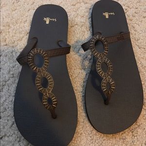 Sanuk Flip Flops