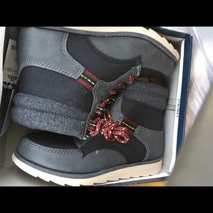 4 pairs of brand new never worn Levi boots